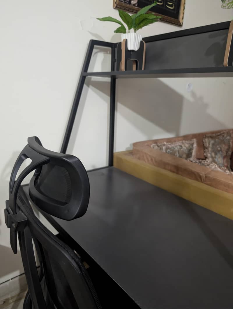 Heighted computer table 4
