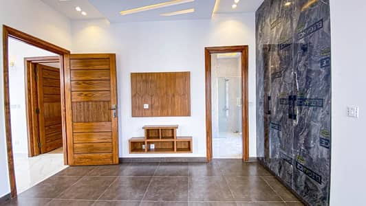 10 Marla Modern House For Rent