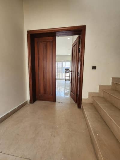 1 Kanal Brand New Uppar Portion For Rent