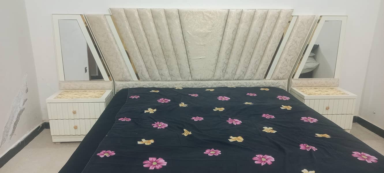 Bed set with pair table dressing mirror 0