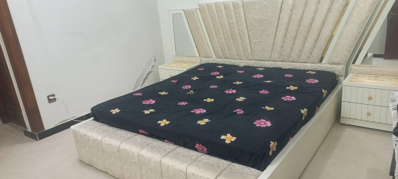 Bed set with pair table dressing mirror 2