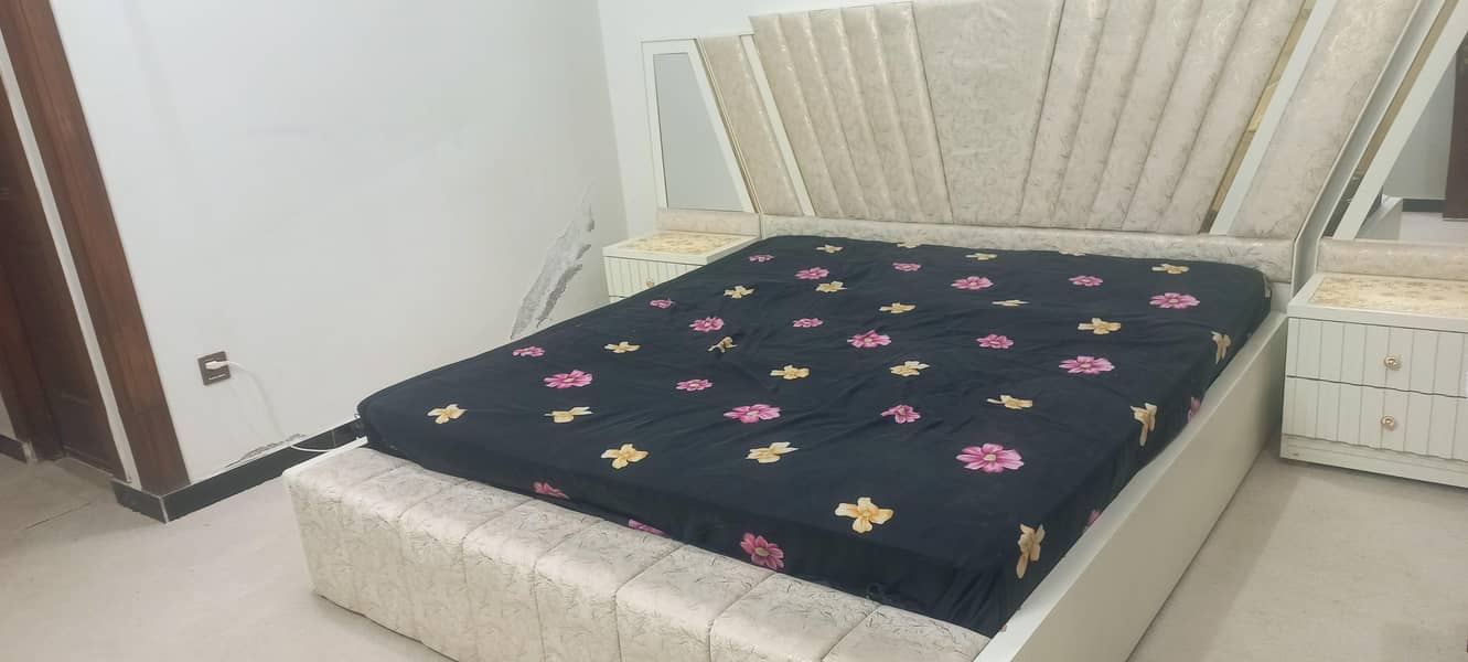 Bed set with pair table dressing mirror 3