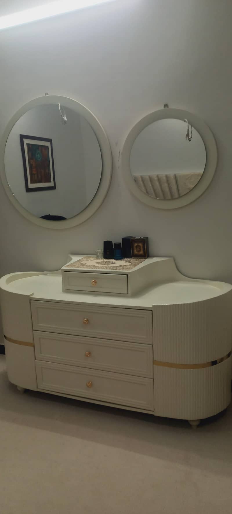 Bed set with pair table dressing mirror 4