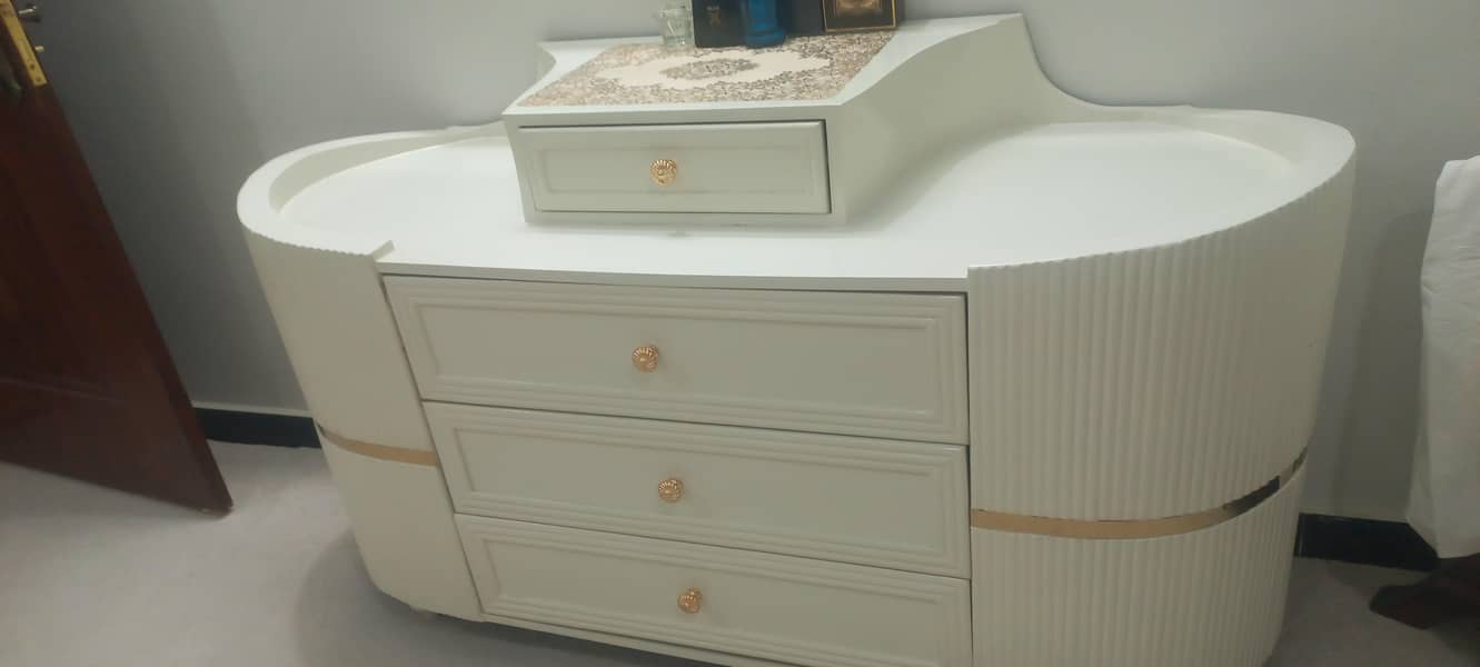 Bed set with pair table dressing mirror 5