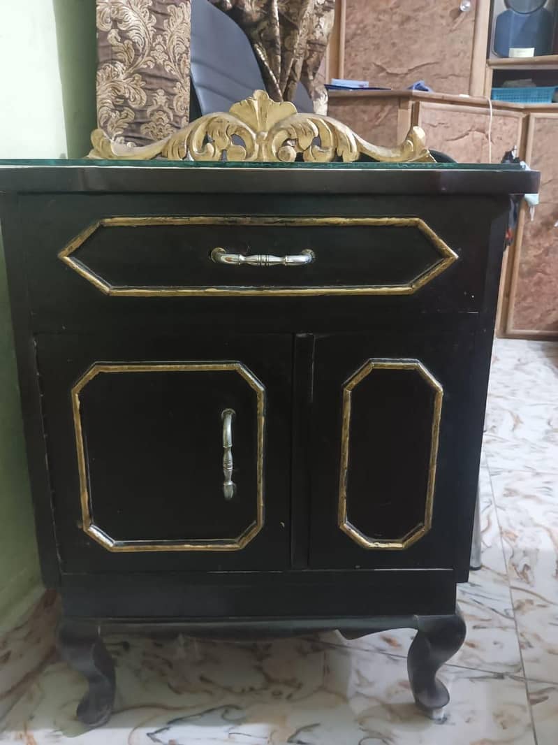 double bed ,2 side tables,with dressing table 3