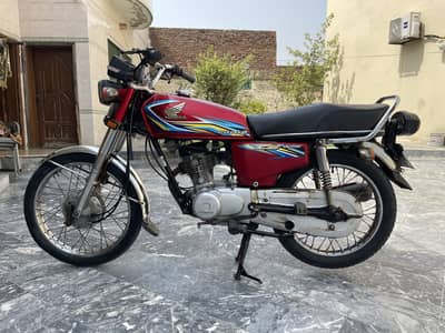 Honda 125 2019 model - all genuine , good condition