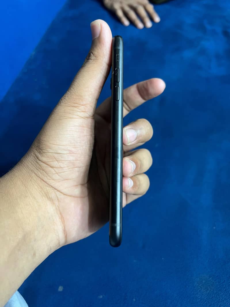 iPhone xr 4