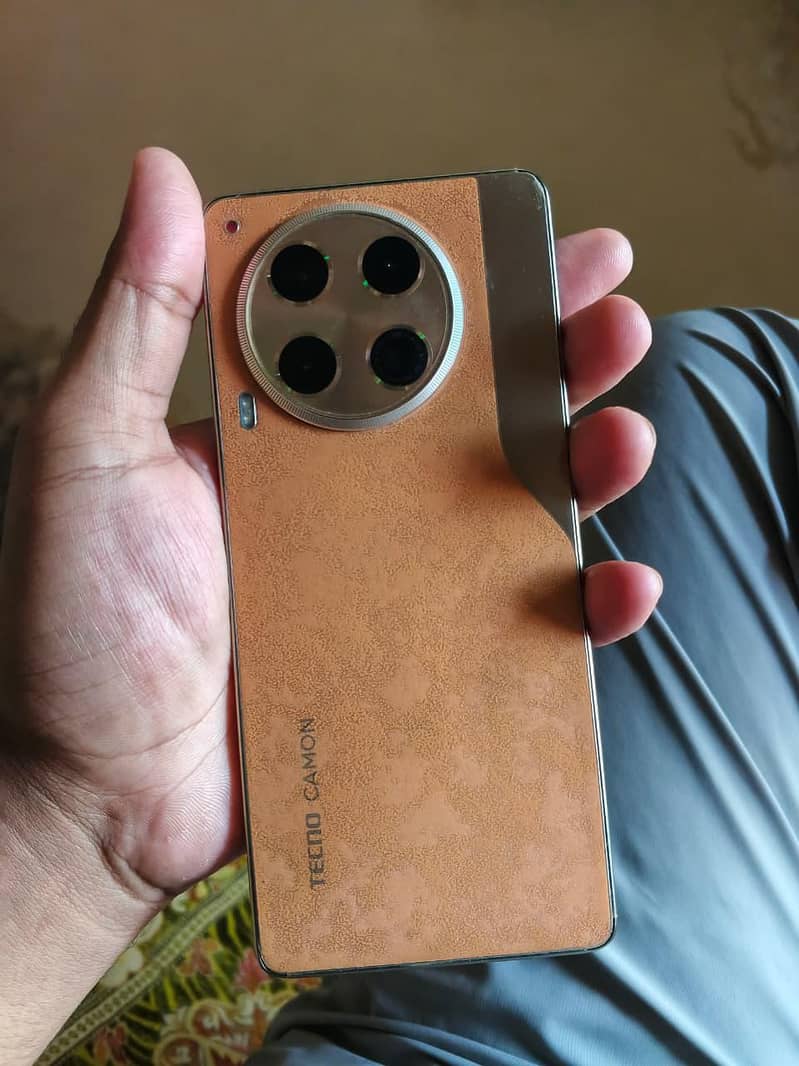 Tecno CAMON 30 1