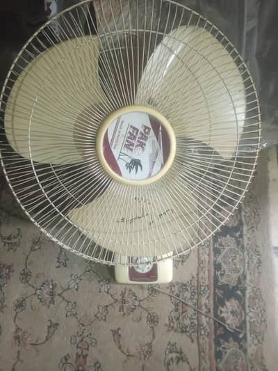 Pak fan ceiling fan and wall fan in agood and running condition