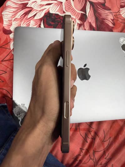 Apple iPhone 16 Pro Max