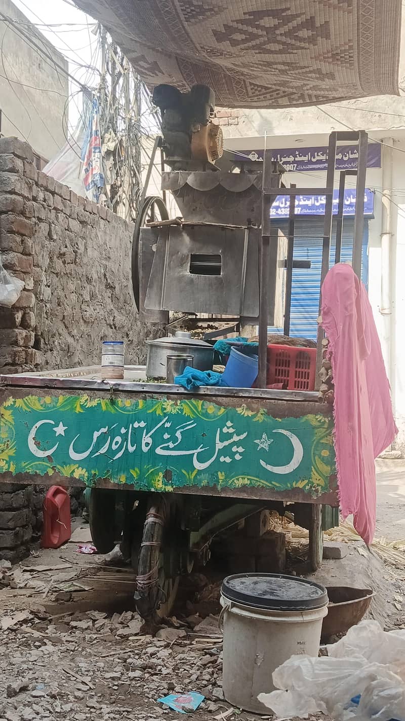 گنے کا رس نکالنے والی  مشین 0
