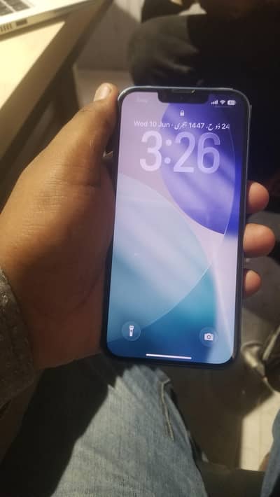 Apple iPhone 13