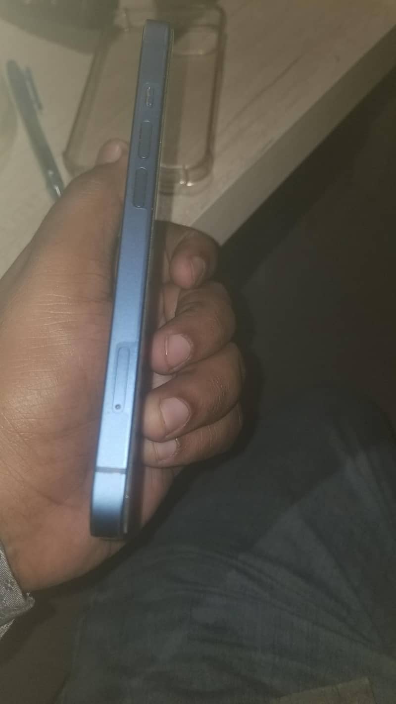 Apple iPhone 13 2