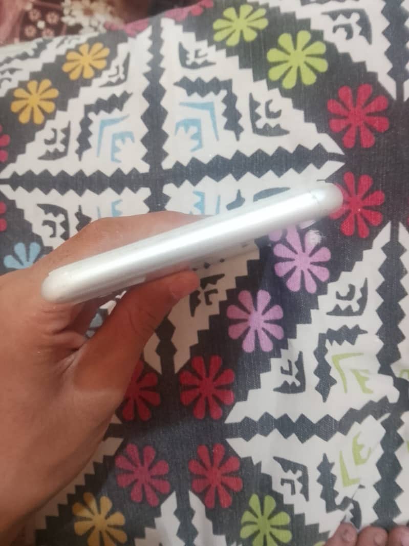 Apple iPhone 7 Plus 0