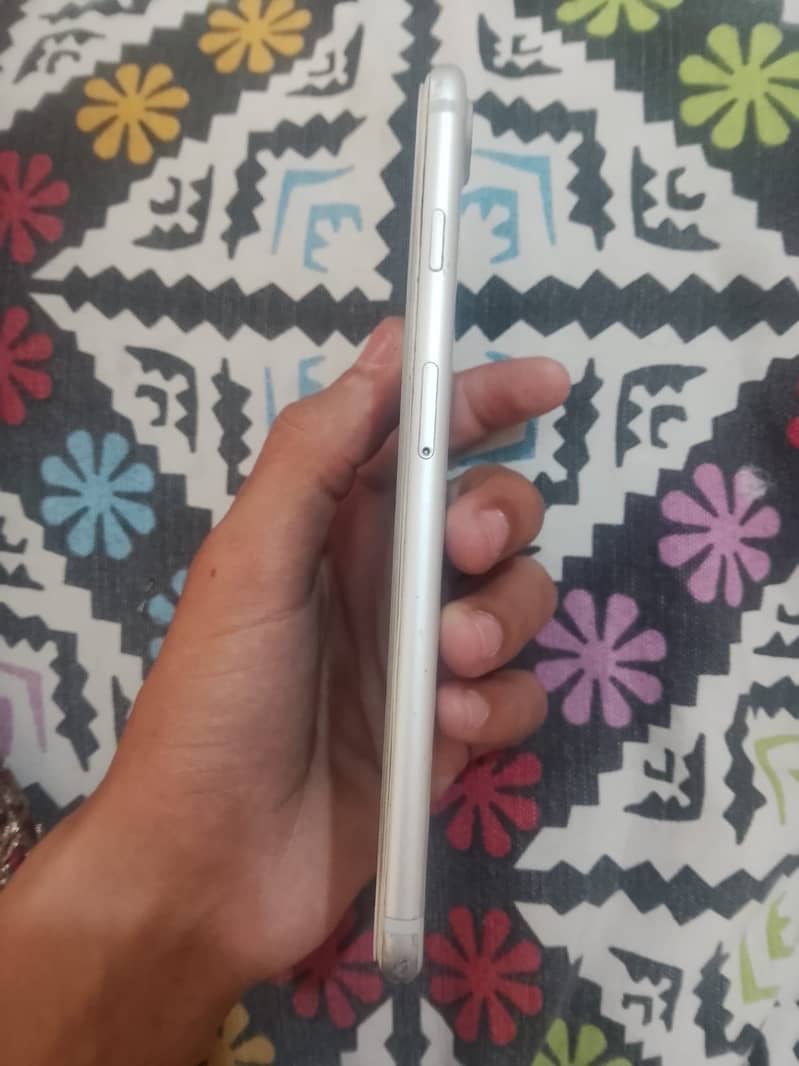 Apple iPhone 7 Plus 4