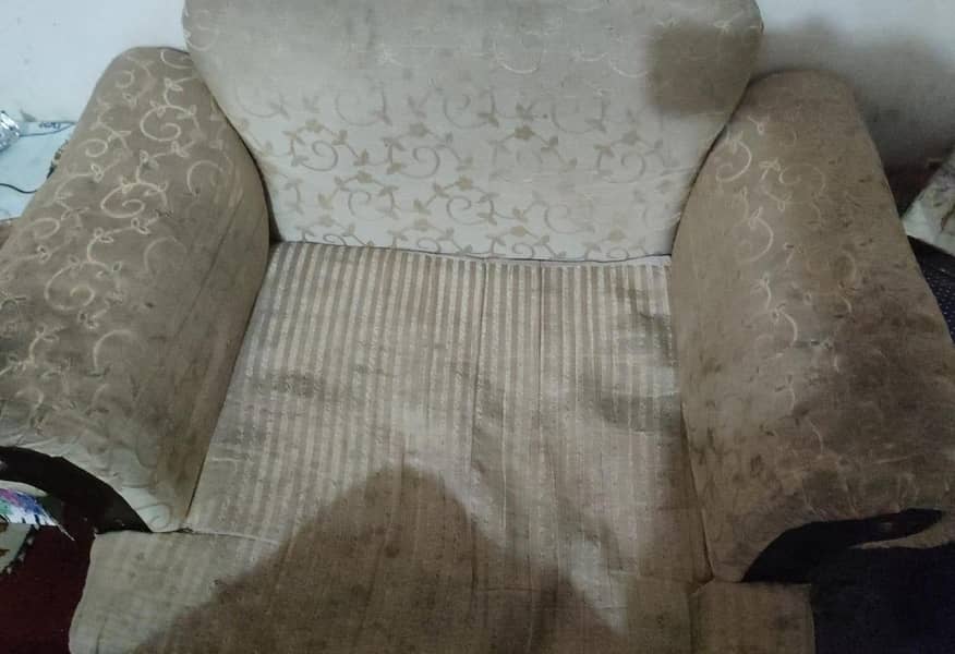 Reasonable Sofa Set. 2
