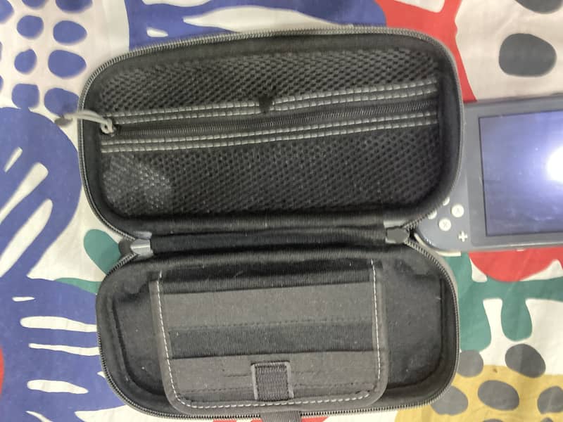 Nintendo switch lite 6