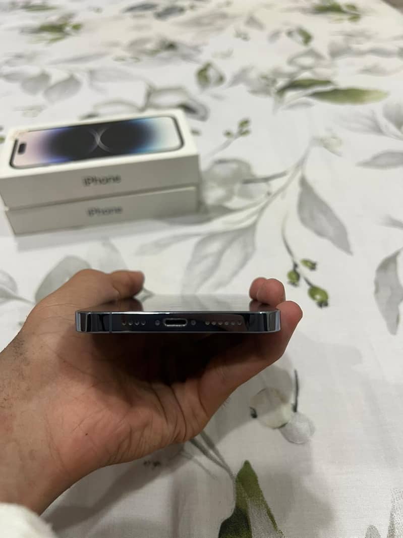 iPhone 14 Pro 4