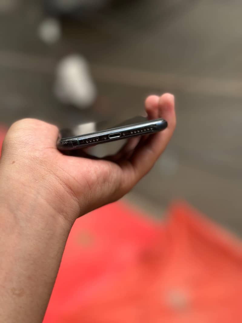 Apple iPhone 11 Pro Max 2