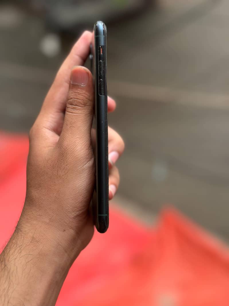 Apple iPhone 11 Pro Max 5