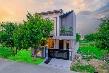 ANW REAL ESTATE PROUDLY OFFERS: 5 Marla Elegant Bungalow Is Available In The Best Block Of DHA Lahore.