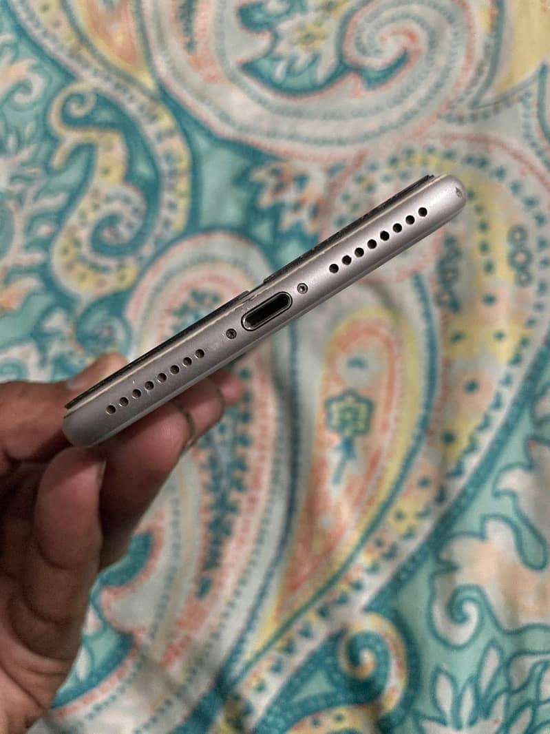 Apple iPhone 7 Plus 2