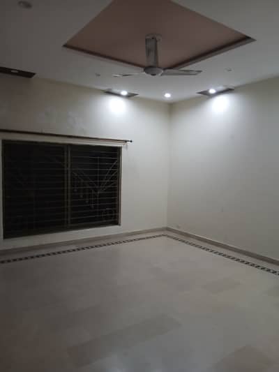1 kanal Upper Portion For Rent With All Utility Connection's