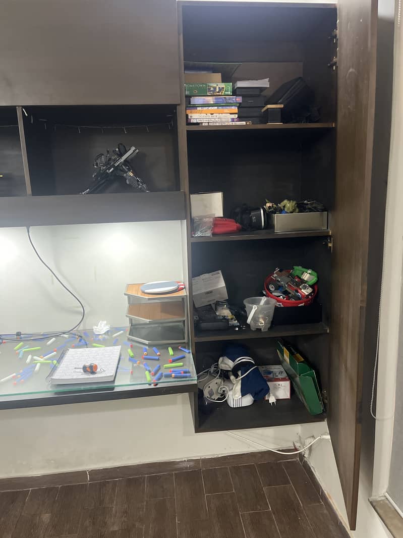 Study table with storage compartments 1