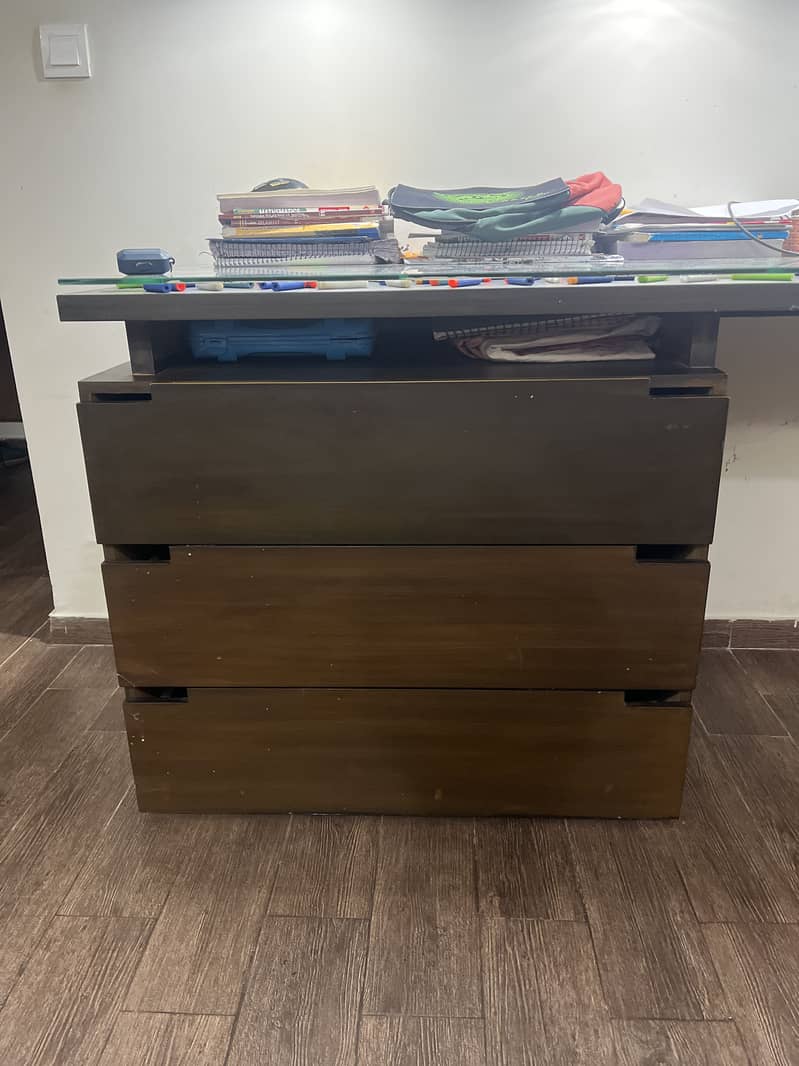 Study table with storage compartments 3