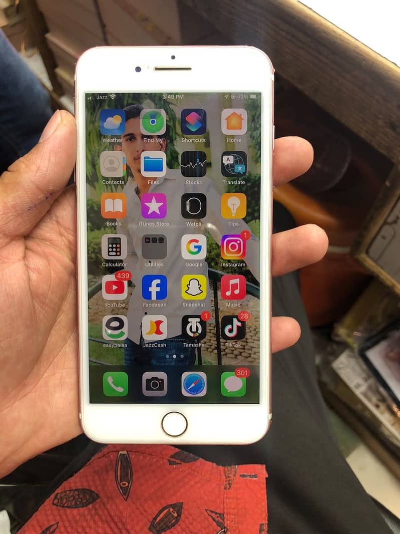 Apple iPhone 7 Plus 1