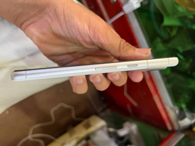 Google Pixel 7 4