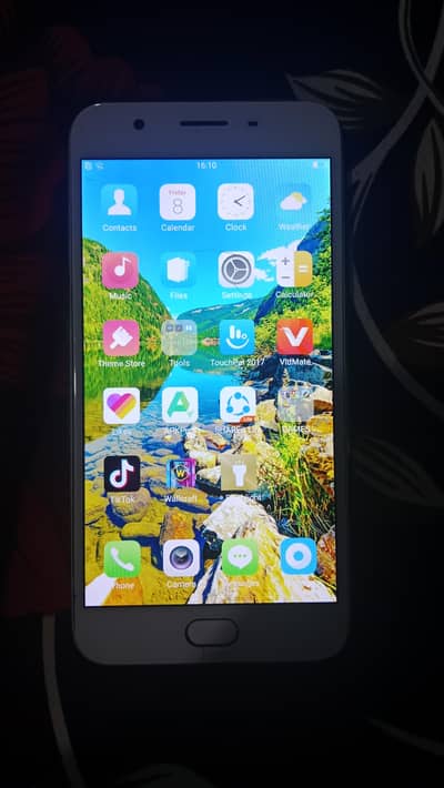 OPPO F1s