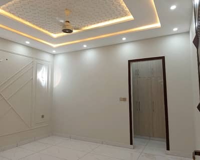 Prime Location 10 Marla House For rent Available In Wapda Town