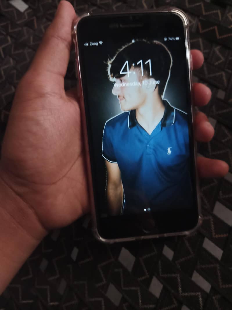 Apple iPhone 7 Plus 0