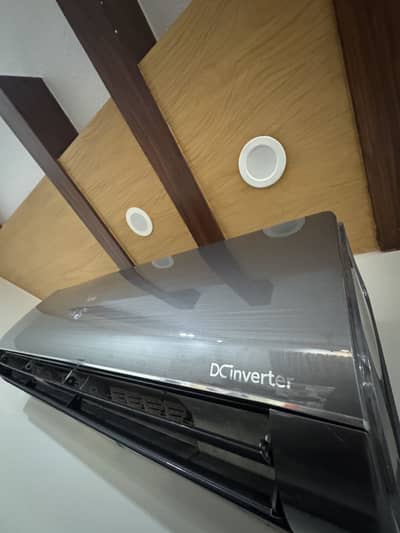 FOR SALE HAIER 1.5 TON INVERTER HEAT AND COOL HOME USED