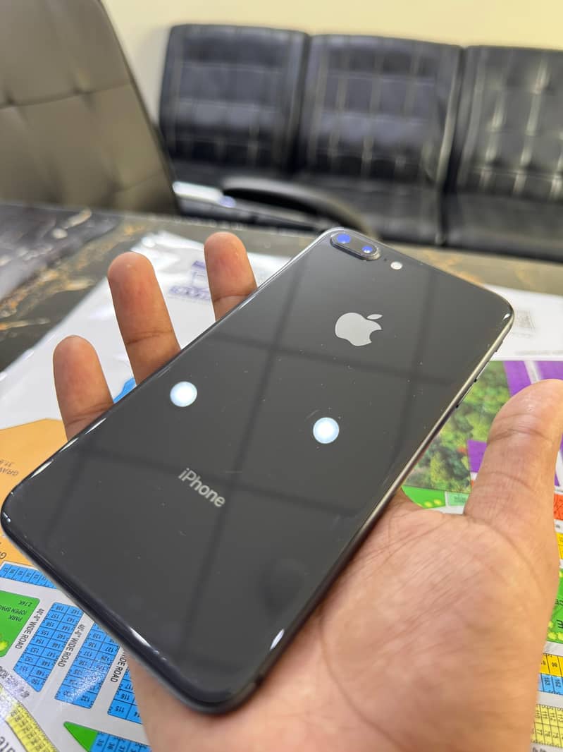 Apple iPhone 8 Plus 2