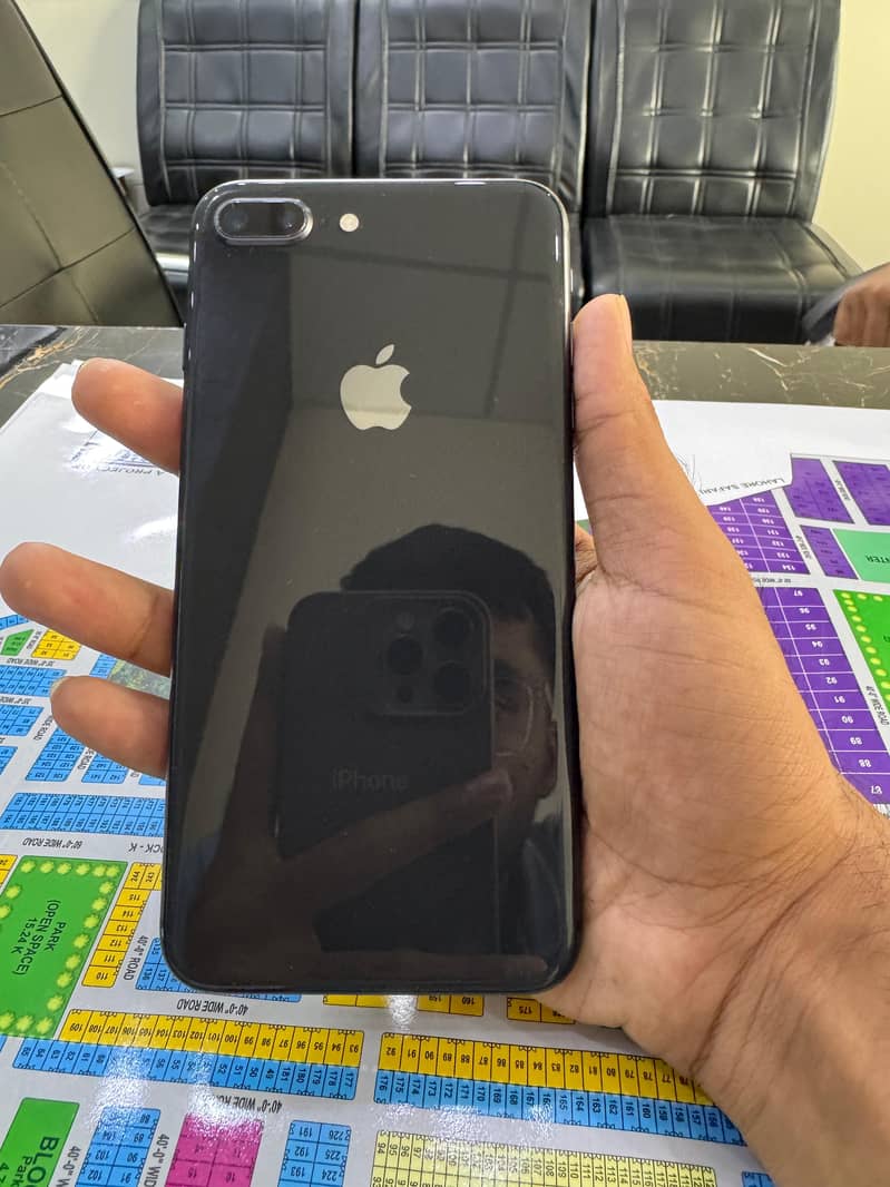 Apple iPhone 8 Plus 5