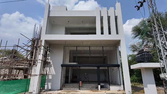 In Cantt Of Cantt, A 8 Marla Building Is Available