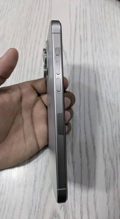 iPhone 15 Pro Max jv