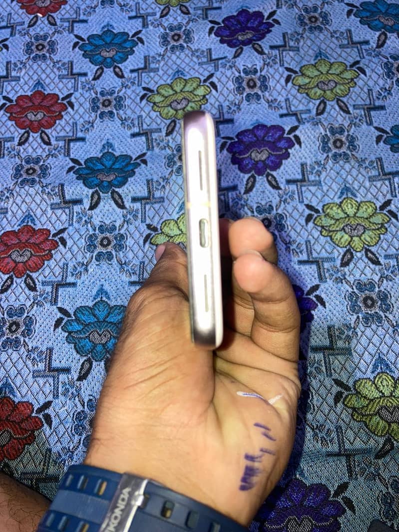 Google Pixel 8 5