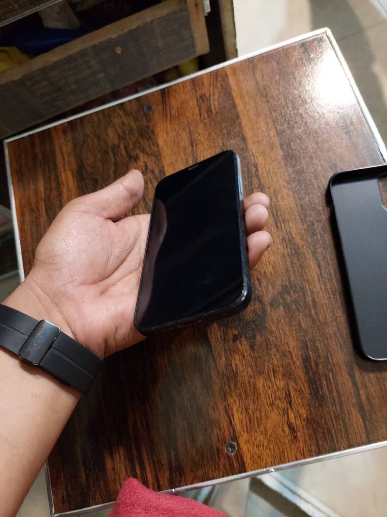 Apple iPhone 12 3
