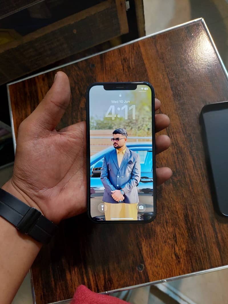 Apple iPhone 12 4