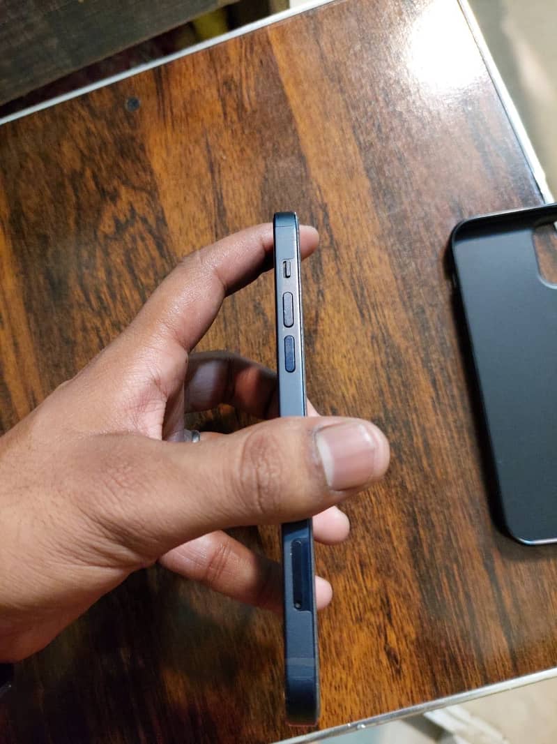 Apple iPhone 12 5