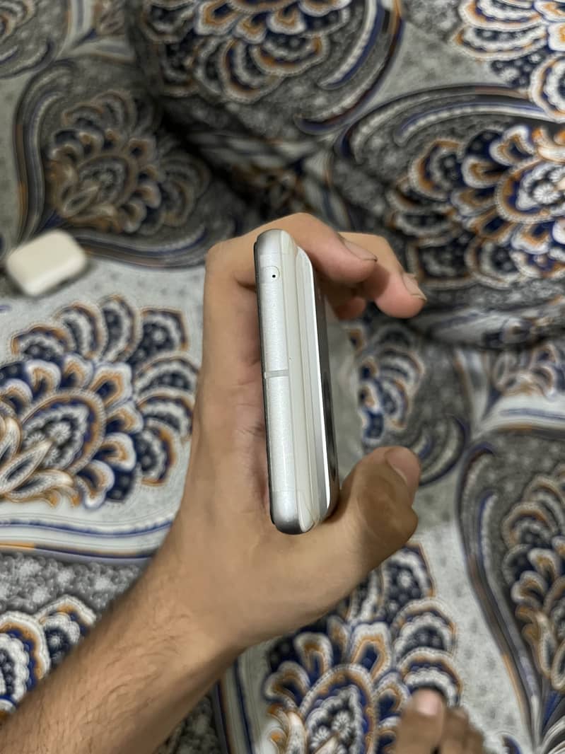 Google Pixel 7 4