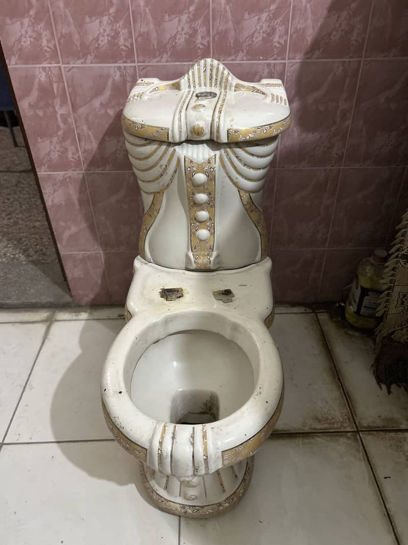 Chini Comode 1
