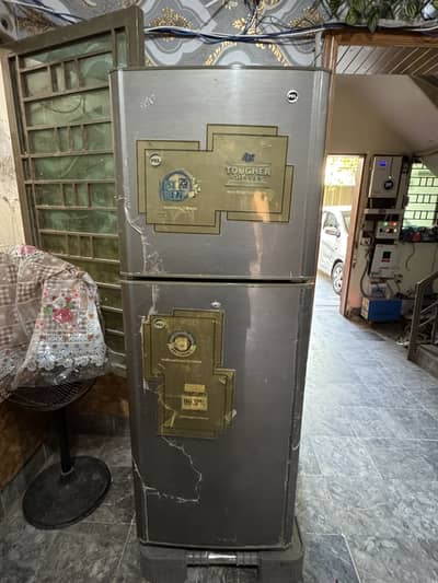 Pel Medium size fridge with good condition