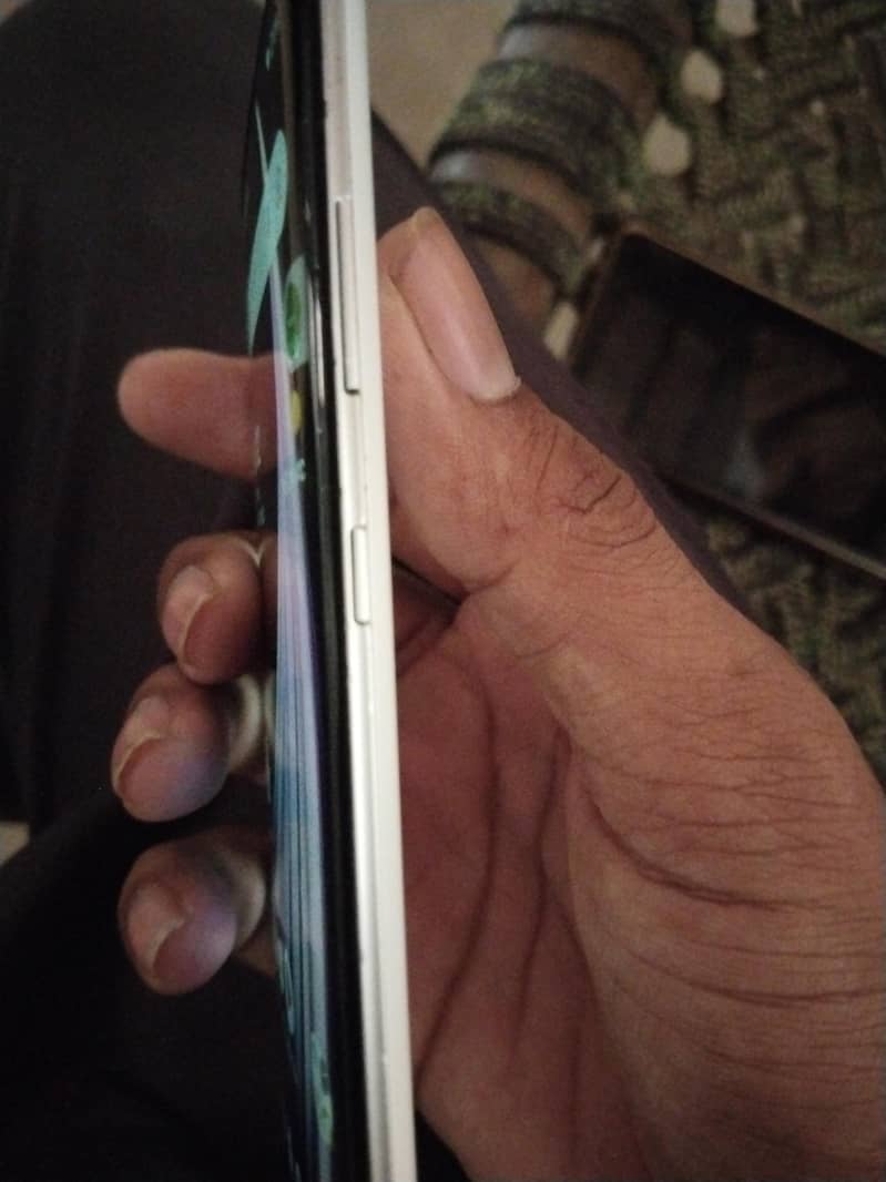 Sharp Aquos Zero 2 1