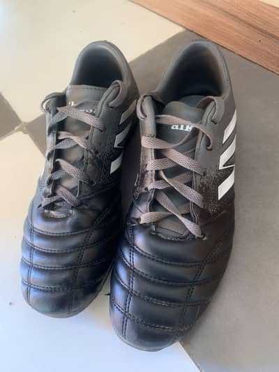Football shoes brand new  size :42