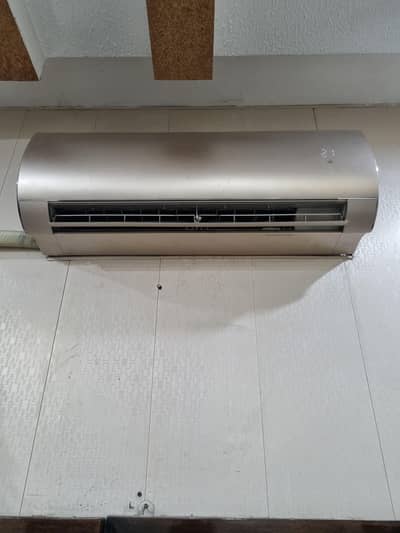 Gree Invertor AC 1 TON