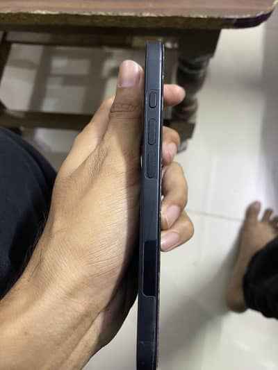 Apple iPhone 16